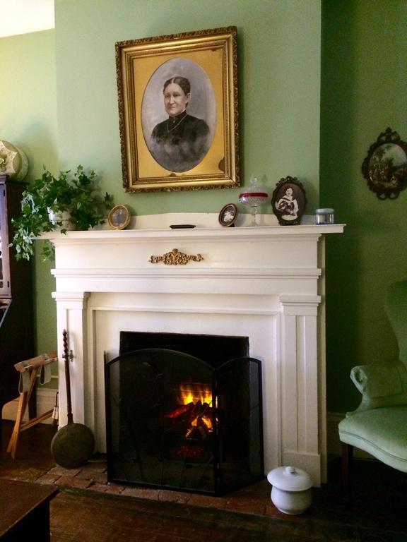 Munro House Bed And Breakfast Jonesville Room photo