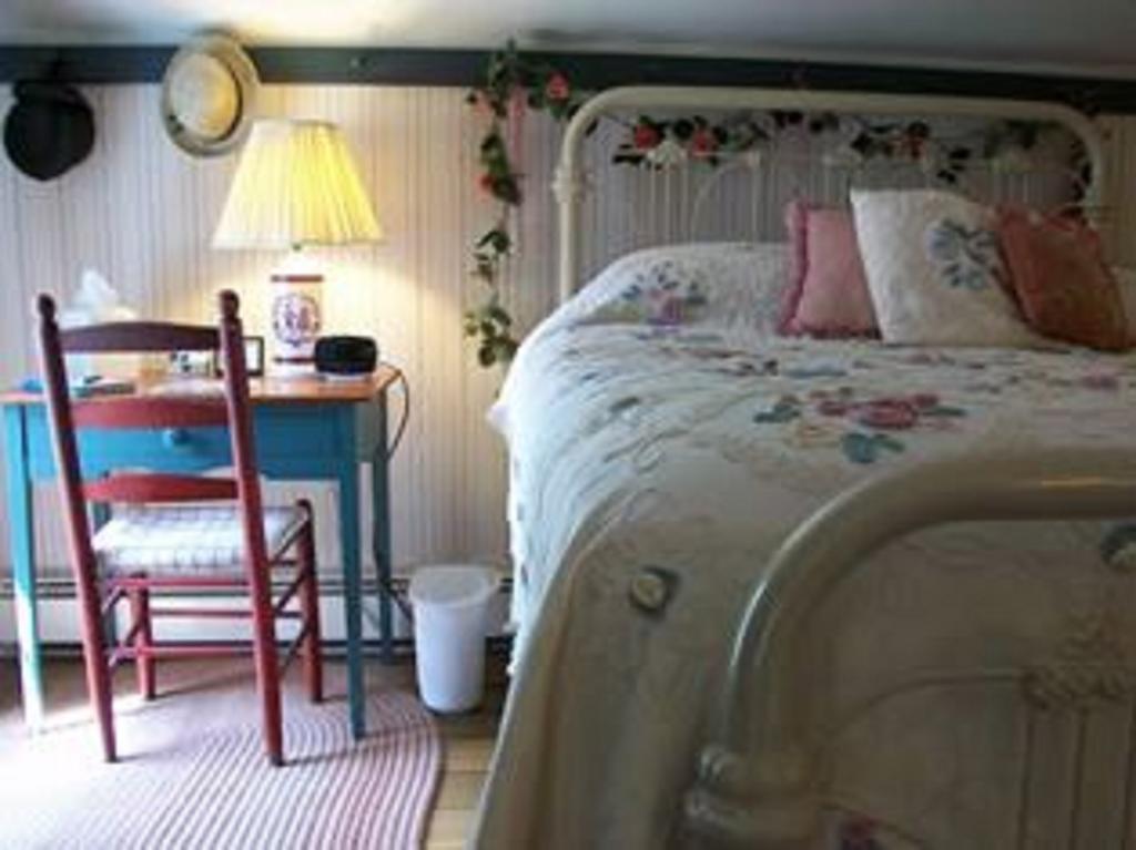Munro House Bed And Breakfast Jonesville Room photo