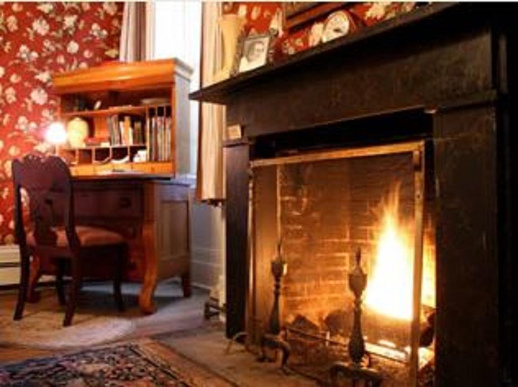 Munro House Bed And Breakfast Jonesville Room photo
