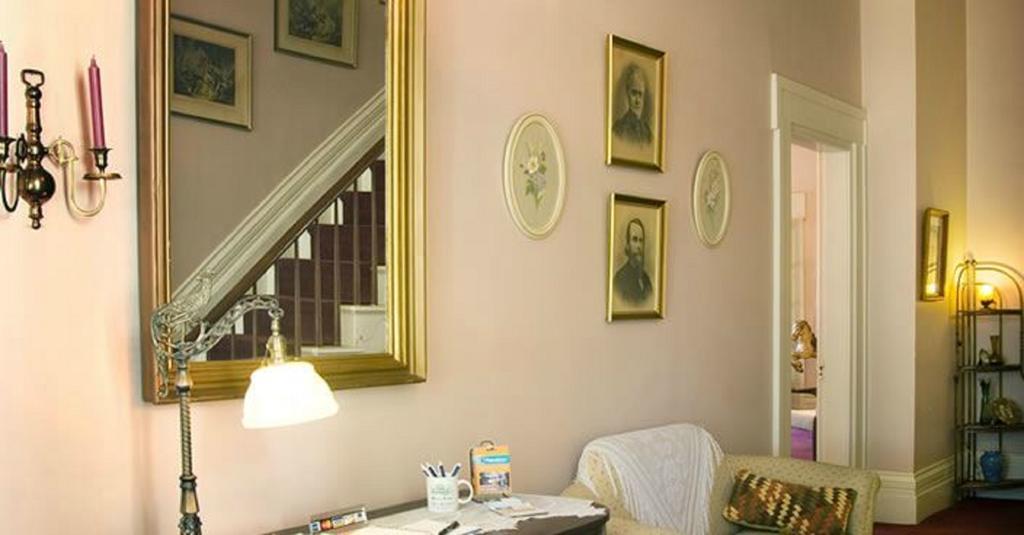 Munro House Bed And Breakfast Jonesville Exterior photo