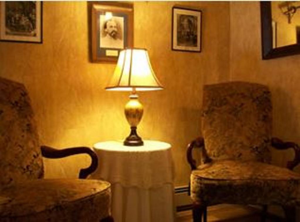 Munro House Bed And Breakfast Jonesville Room photo