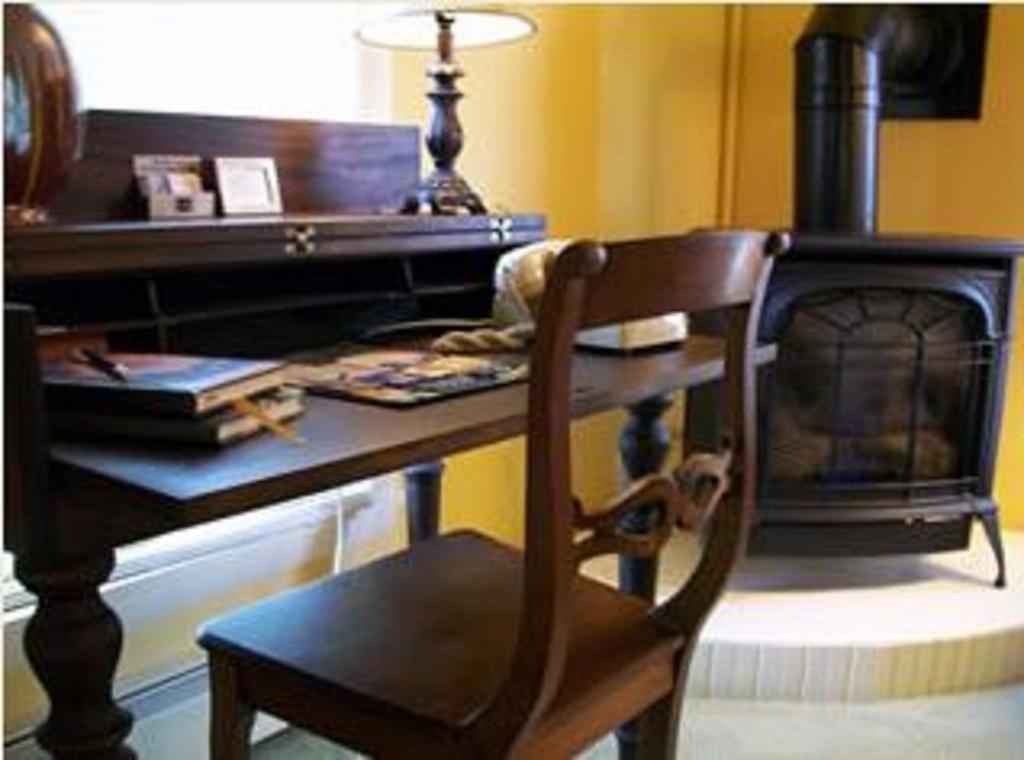 Munro House Bed And Breakfast Jonesville Room photo